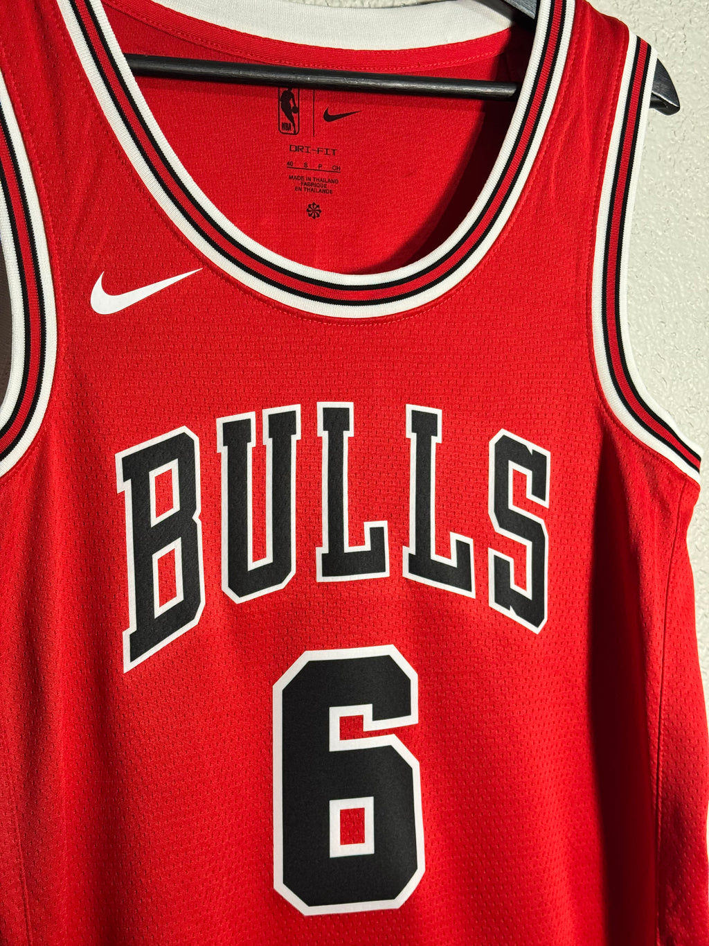 (NEW) Nike Chicago Bulls Caruso Size Small