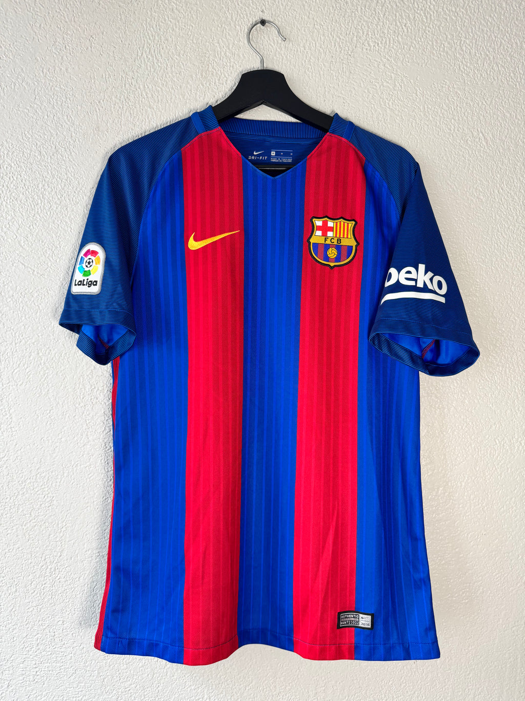 Nike FC Barcelona 2016/17 Home Jersey Size Medium