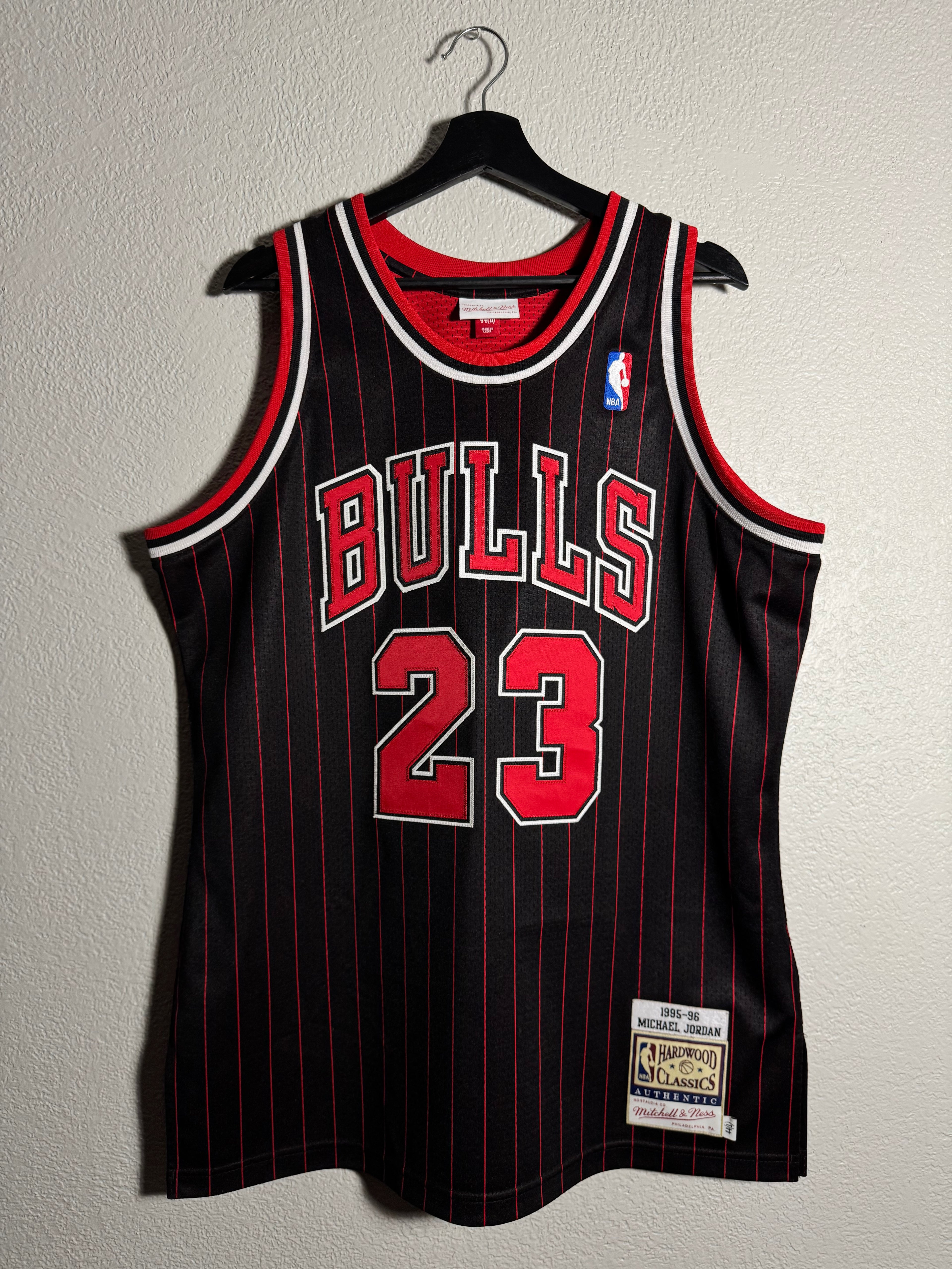 Chicago Bulls Mitchell & Ness Michael Jordan Jersey