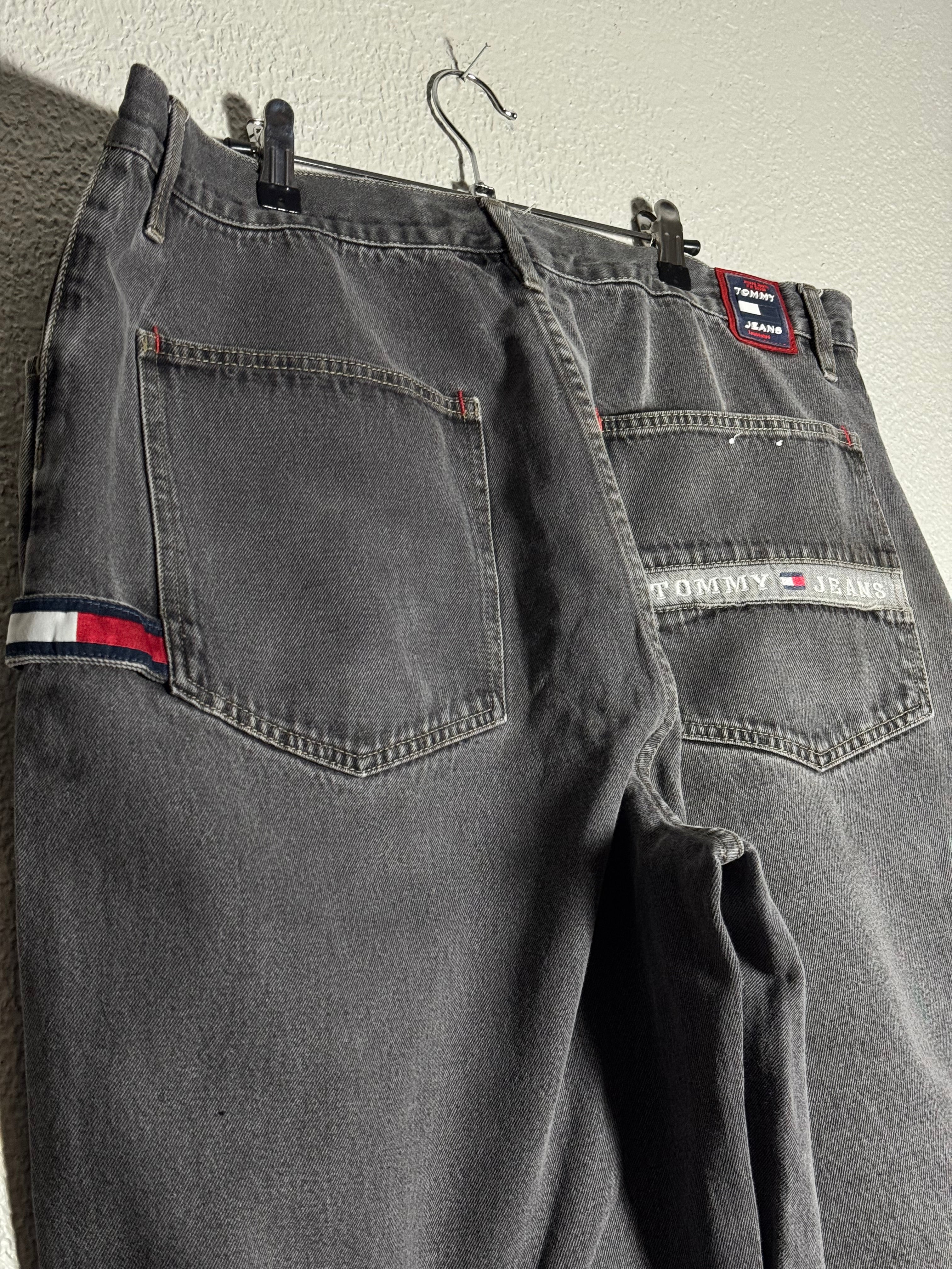 Vintage Tommy Hilfiger Carpenter Jeans Size 40x30 Baggy Wide Leg Hammer Loop