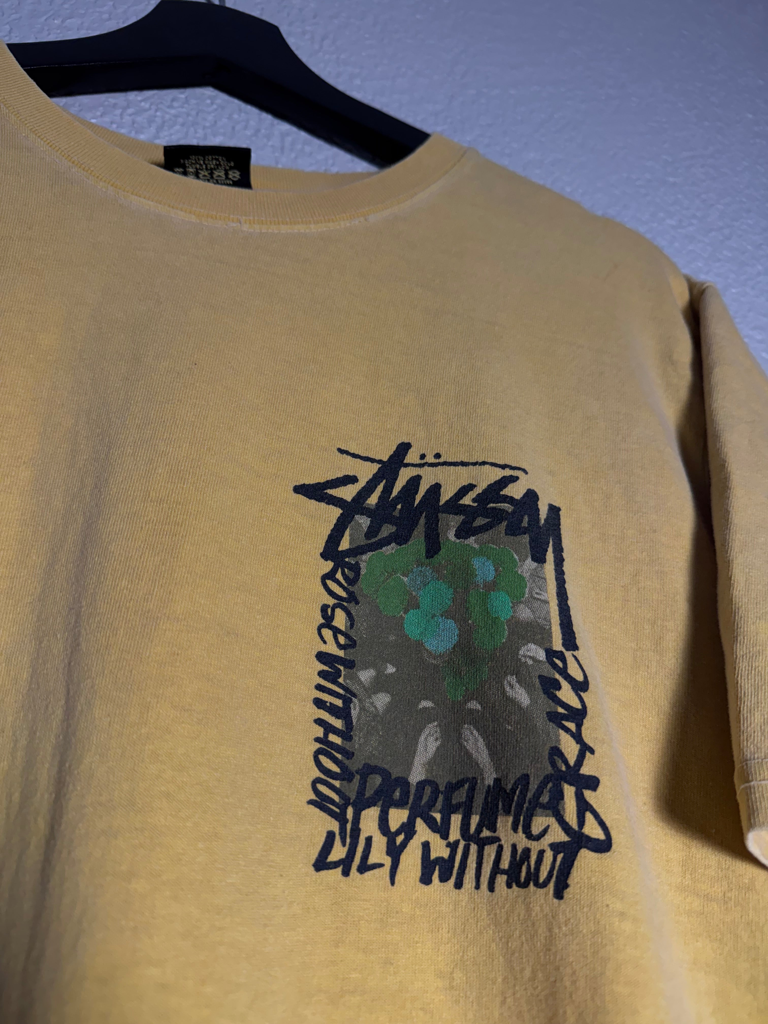 STUSSY CAMELLIAS PIGMENT DYED TEE - YELLOW
