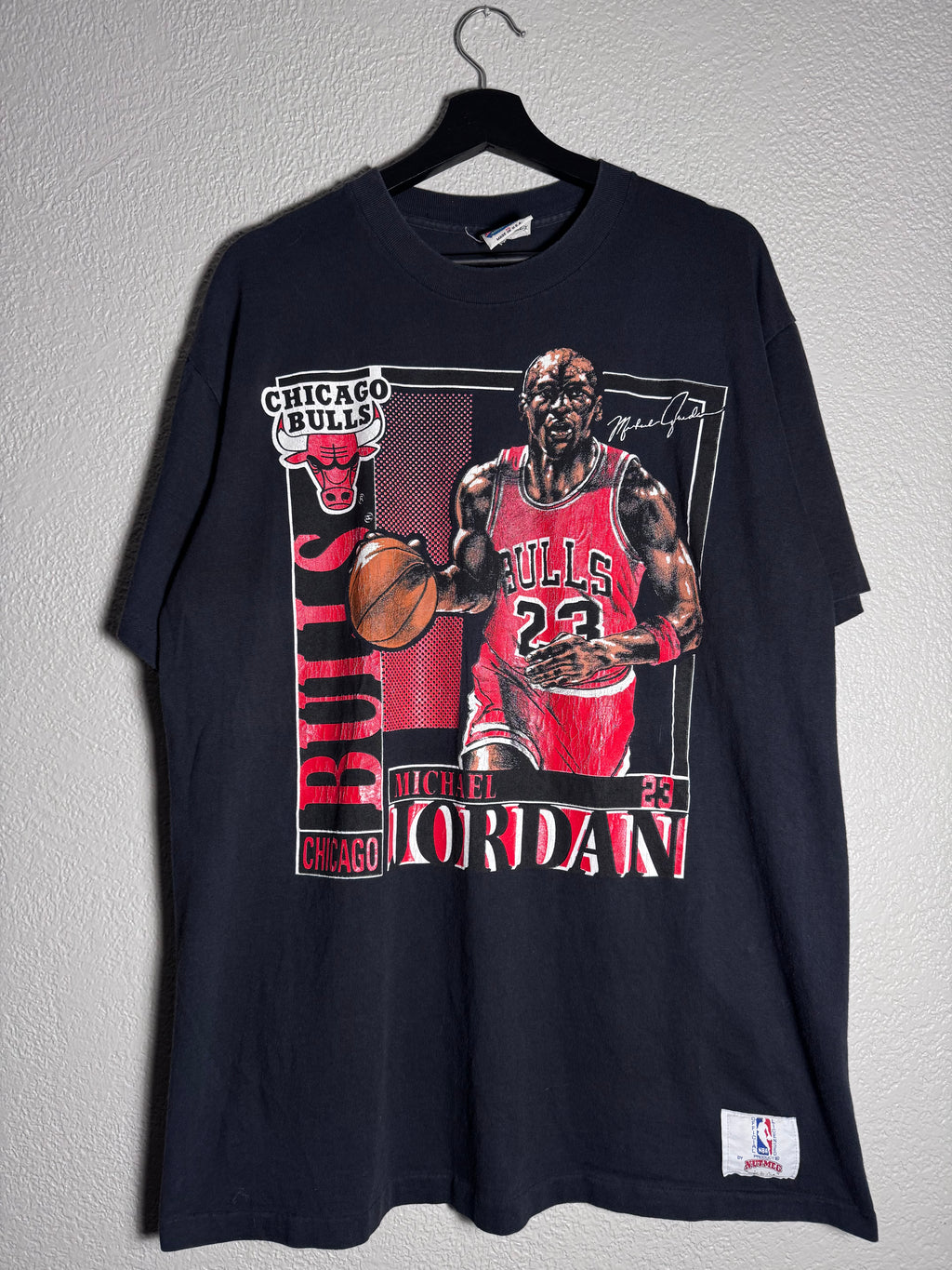 Vintage 1990s Chicago Bulls Nutmeg Michael Jordan Shirt