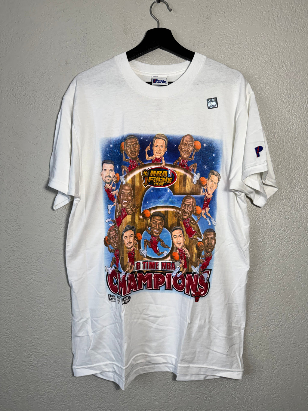 (NEW) Pro Player 1998 Chicago Bulls 6 Time Champions Caricature Shirt Size Medium