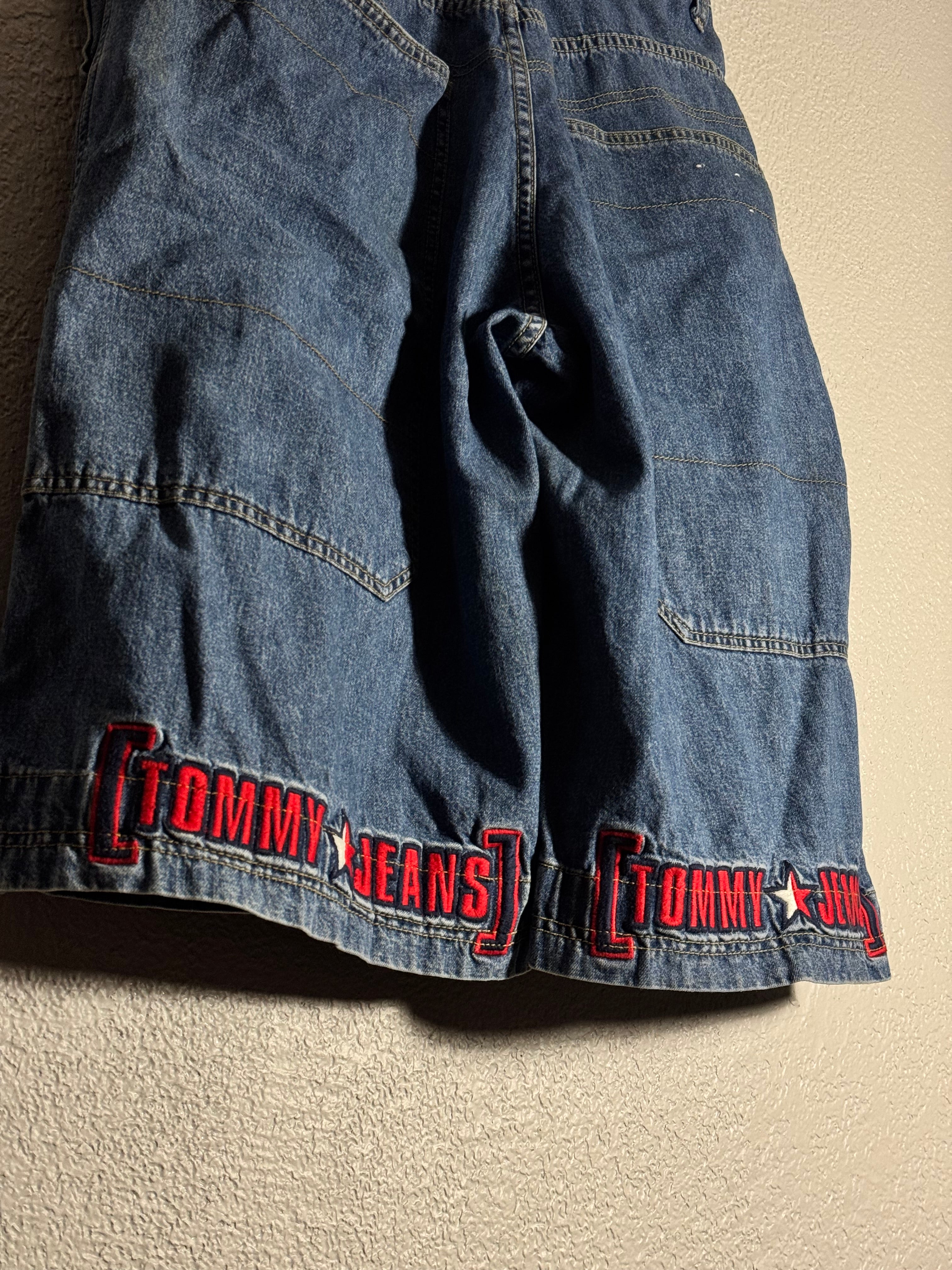 Vtg/Y2K Tommy Hilfiger Baggy Jean Shorts Size 32