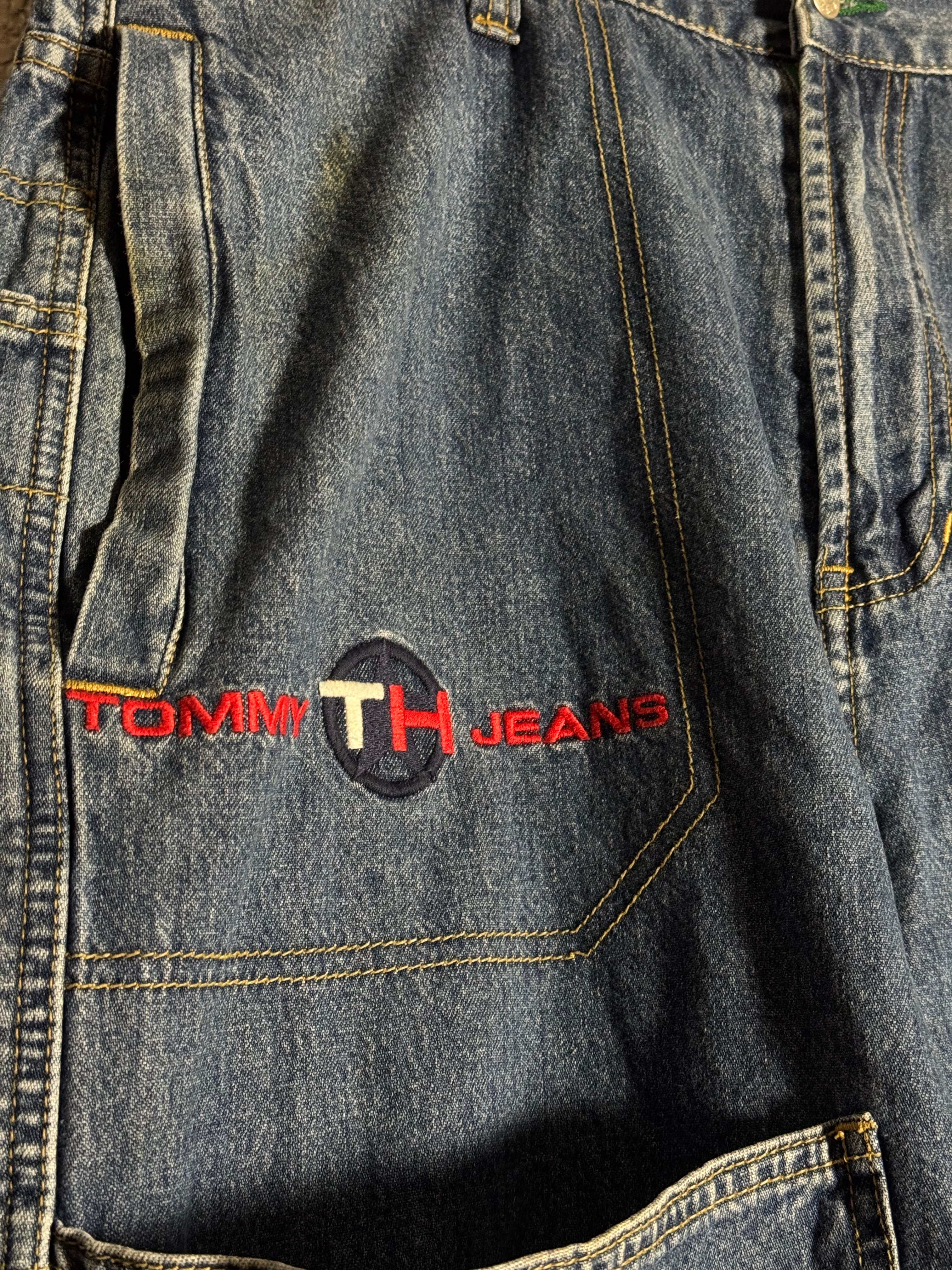 Vtg/Y2K Tommy Hilfiger Baggy Jean Shorts Size 32