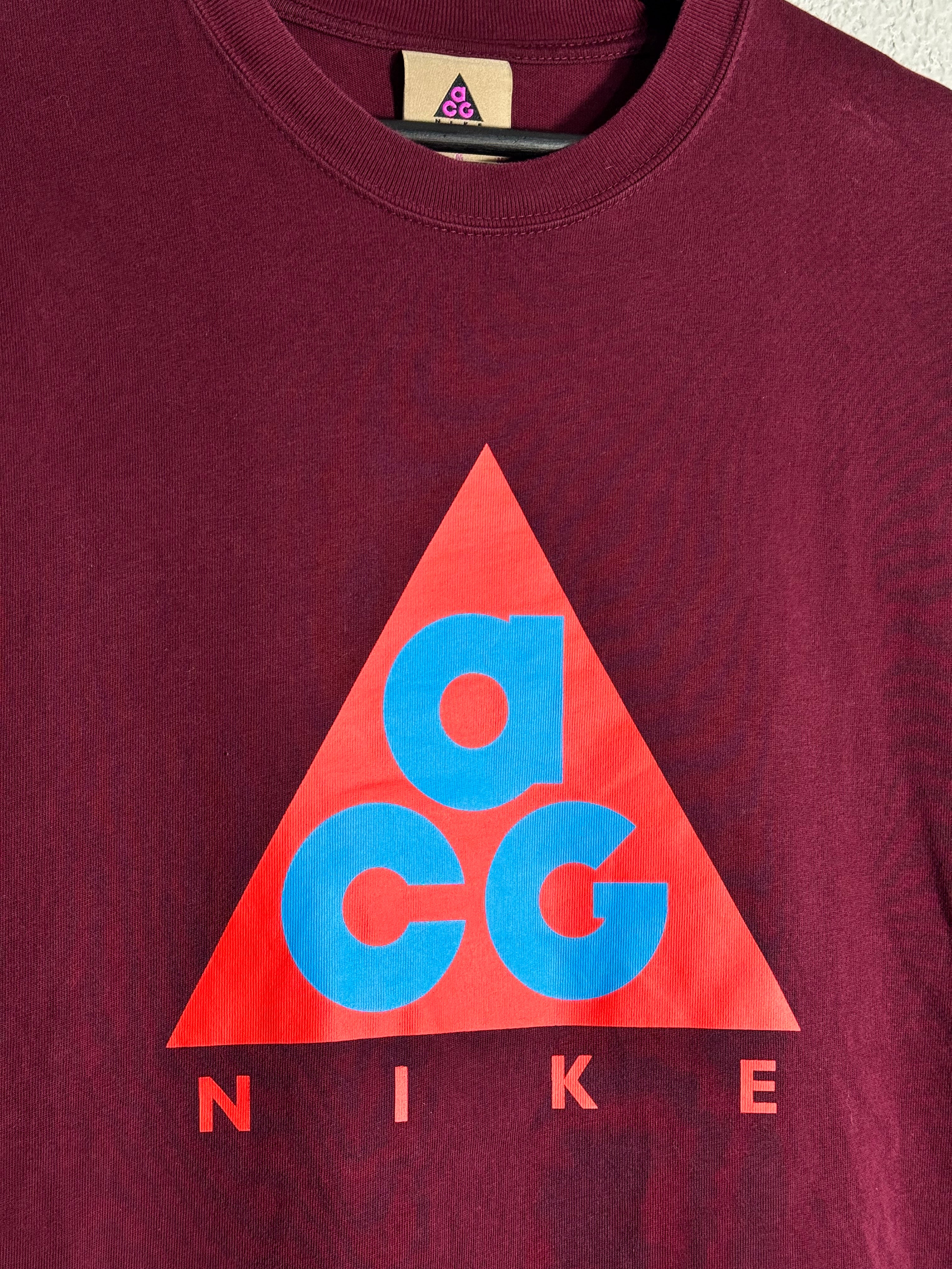 Nike ACG Graphic T-Shirt Dark Beetroot/Habanero Red/Blue Size M