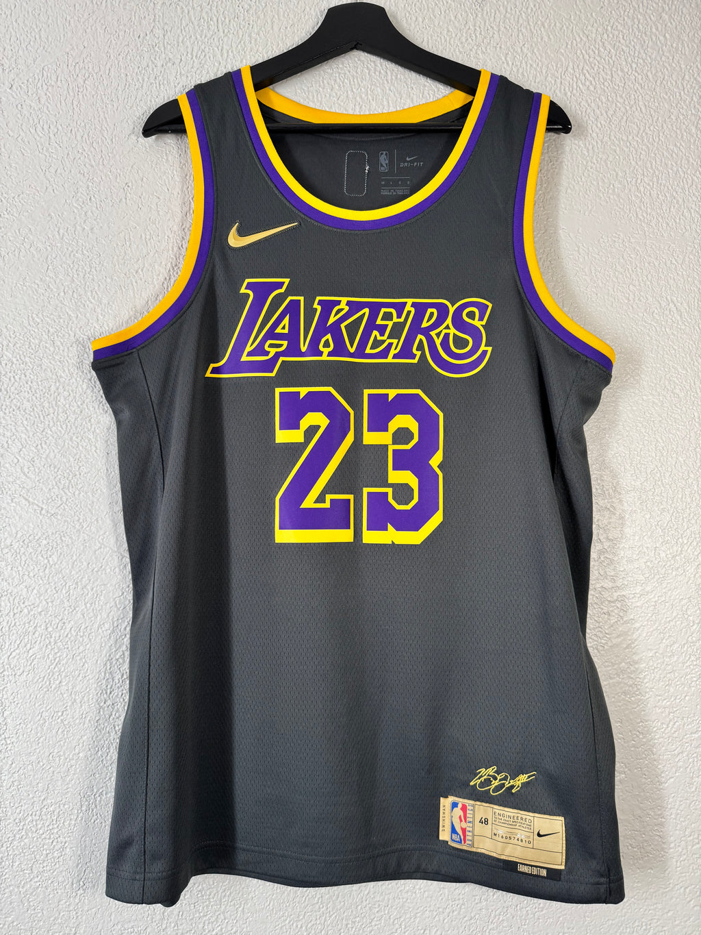 Los Angeles Lakers LeBron James Earned Edition Swingman Jersey Size Large