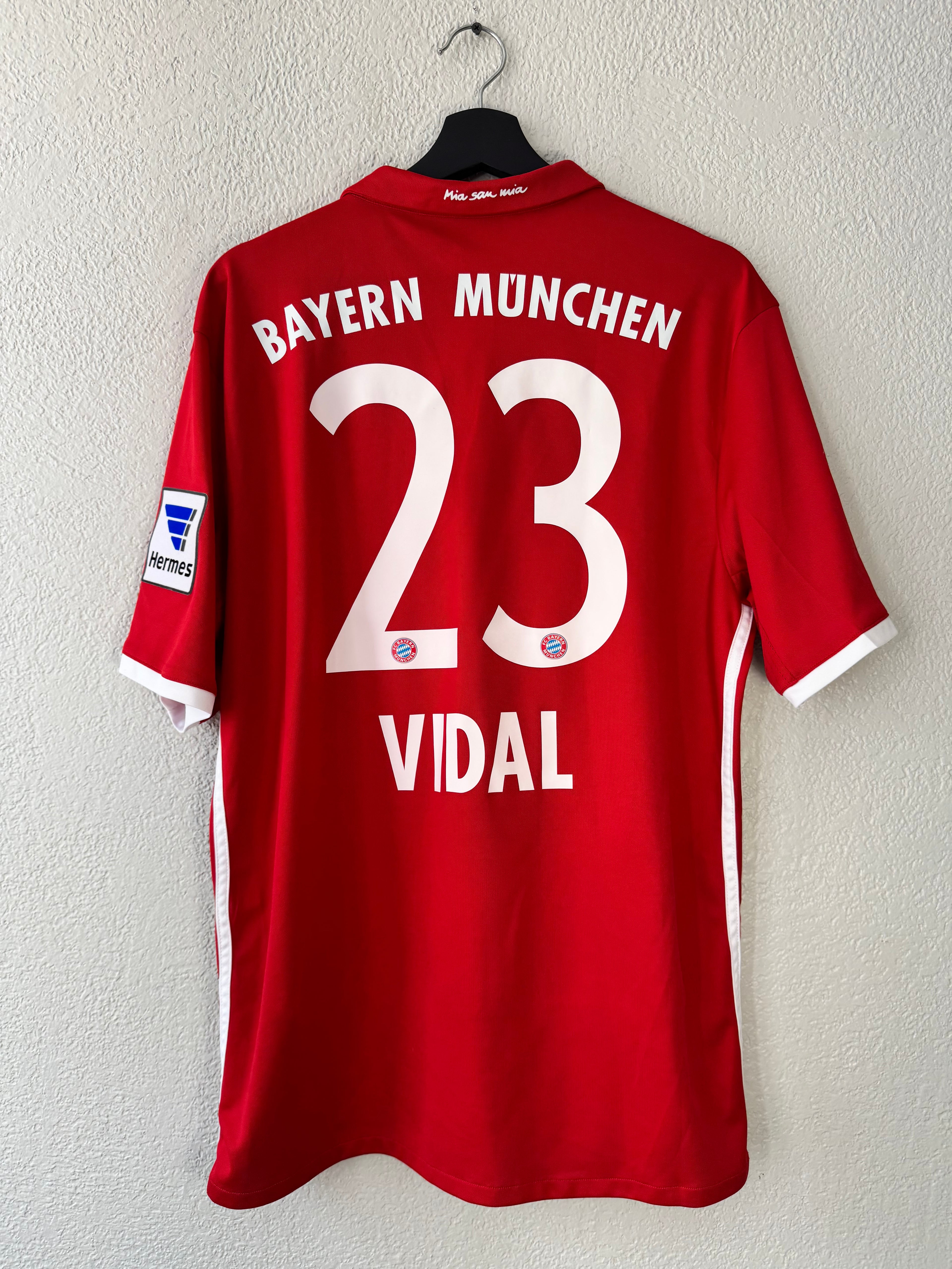 Adidas Bayern Munich Home 2016/17 Arturo Vidal Jersey Size XL