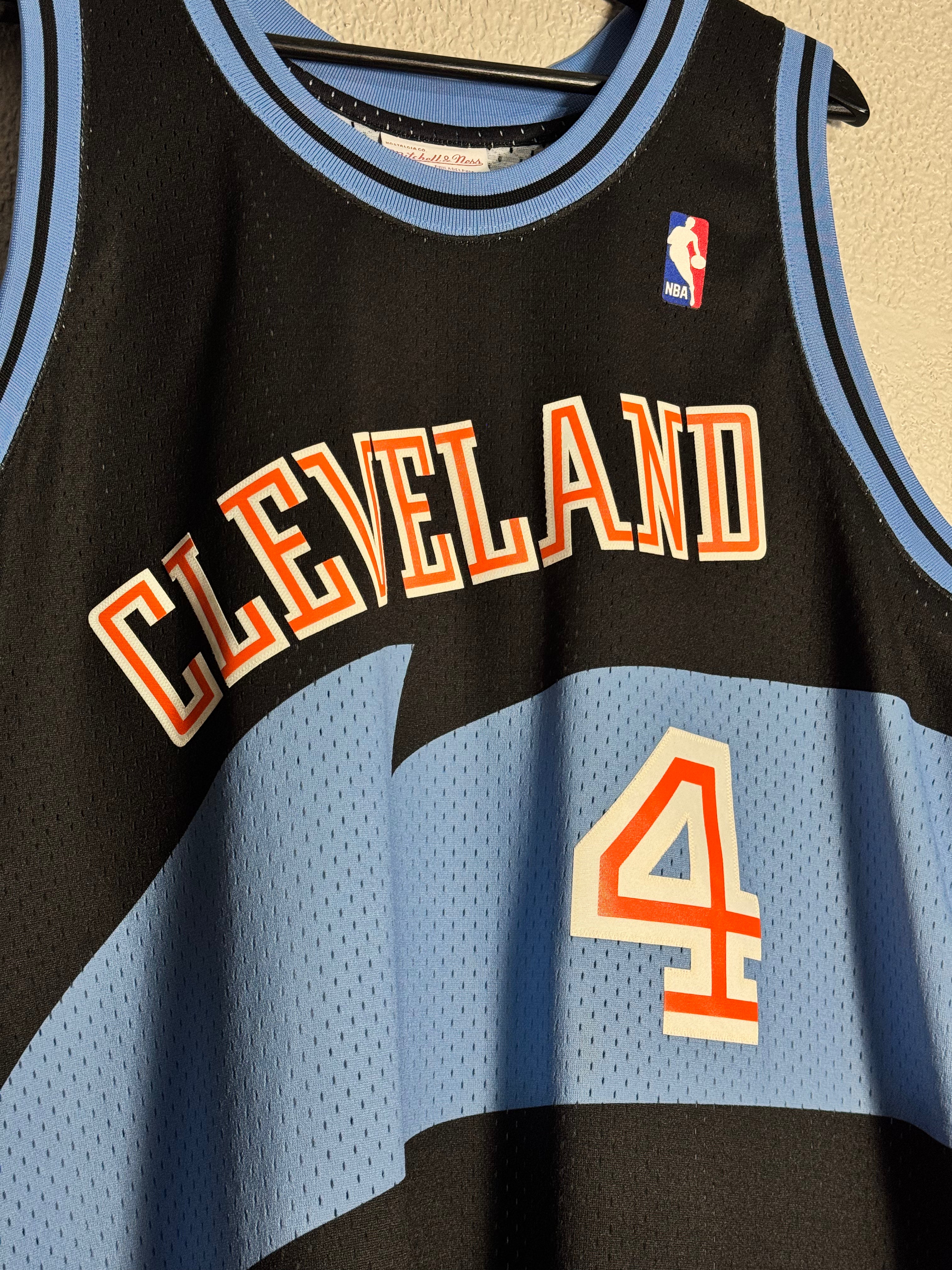 Mitchell & Ness Cleveland Cavaliers Shawn Kemp 1997-98 Swingman Jersey #4 Size 2XL