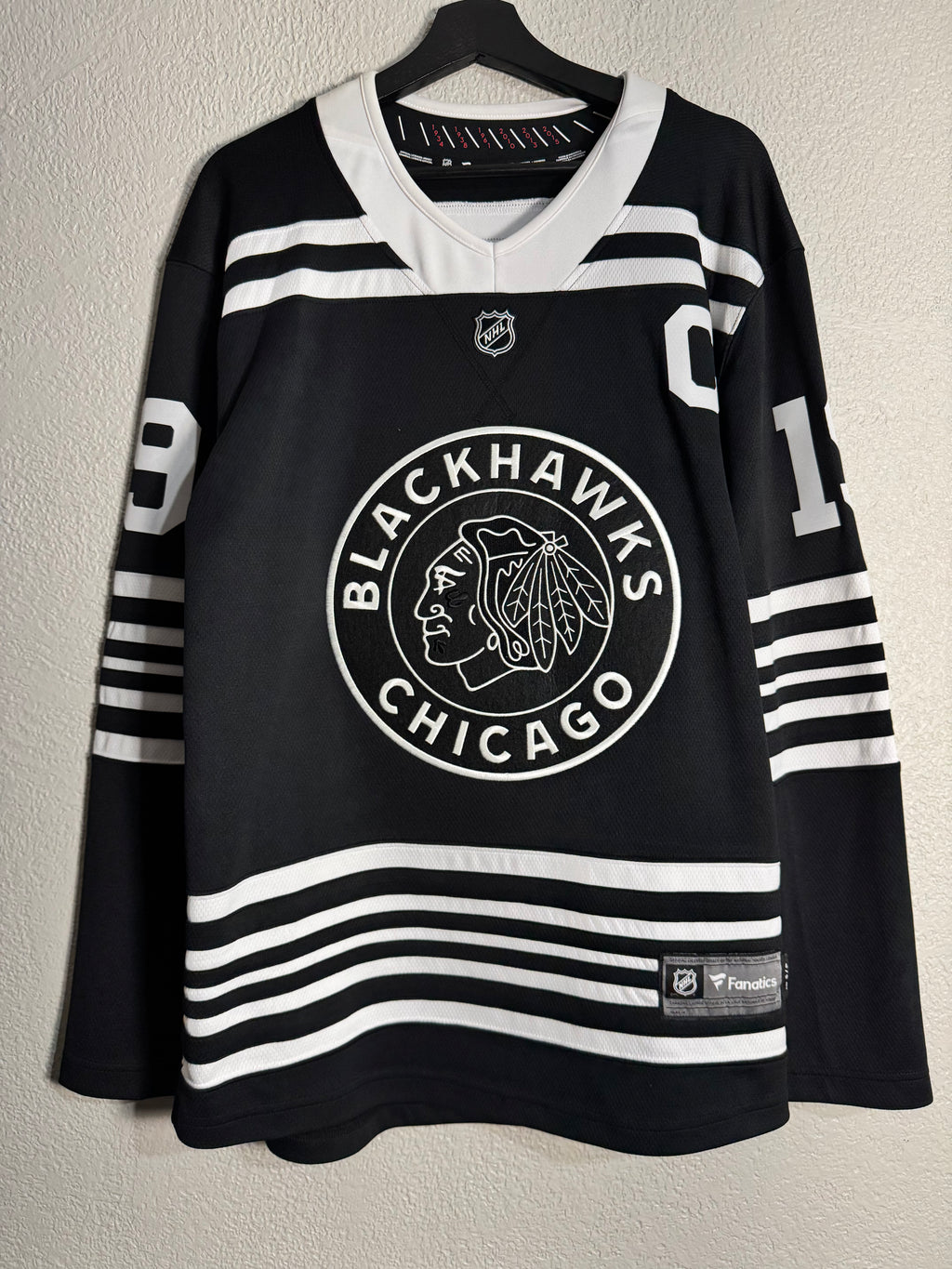 Adidas 2019 Chicago Blackhawks Winter Classic | Jonathan Toews Captain Size Small