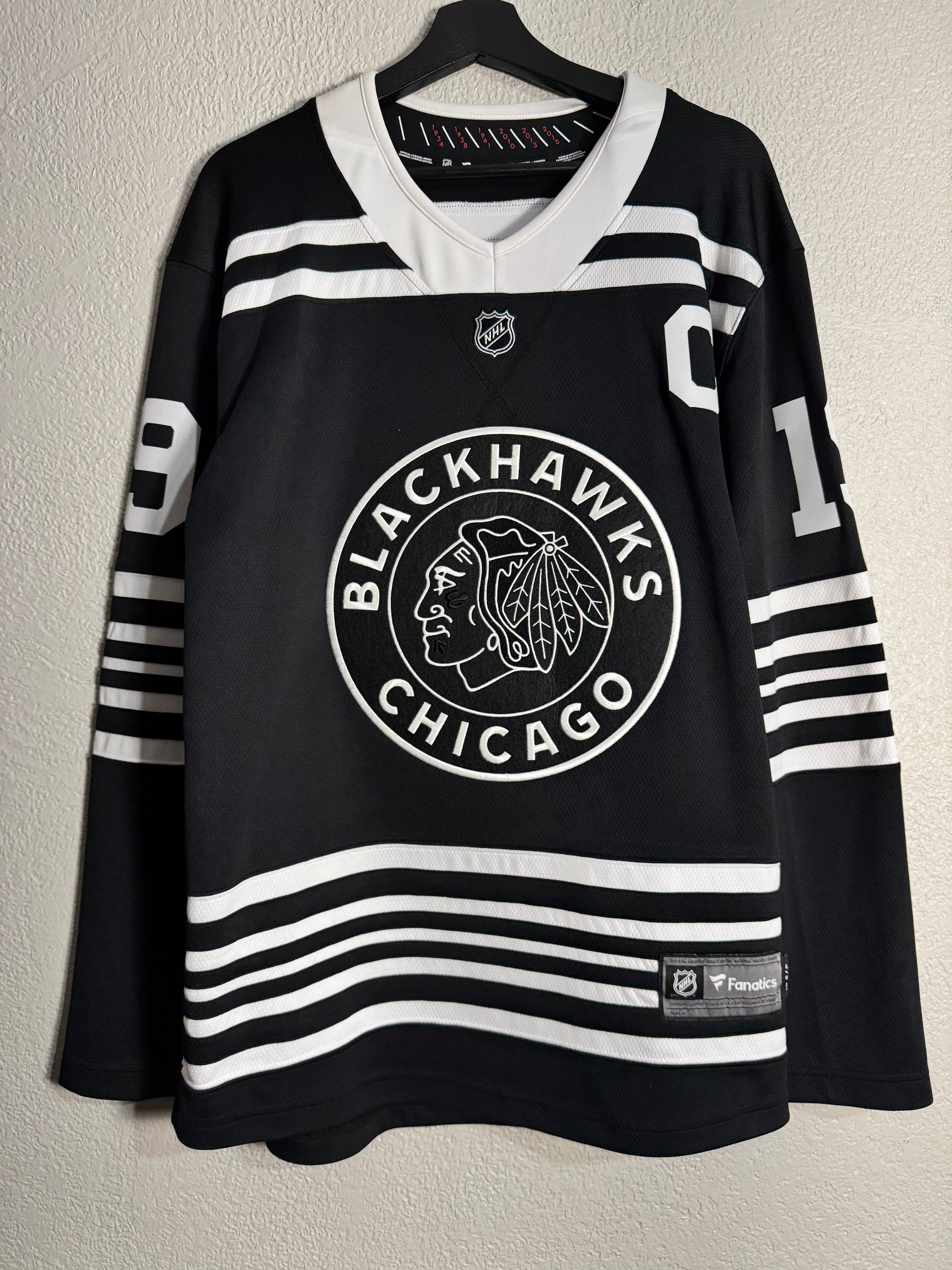 Adidas 2019 Chicago Blackhawks Winter Classic | Jonathan Toews Captain Size Small