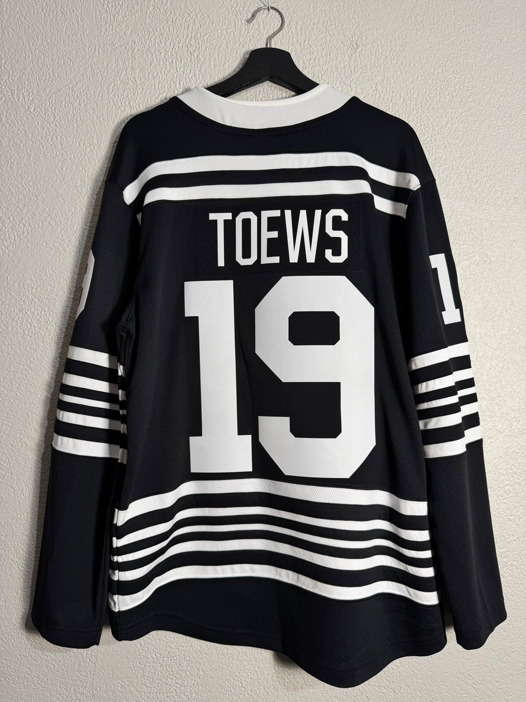 Adidas 2019 Chicago Blackhawks Winter Classic | Jonathan Toews Captain Size Small