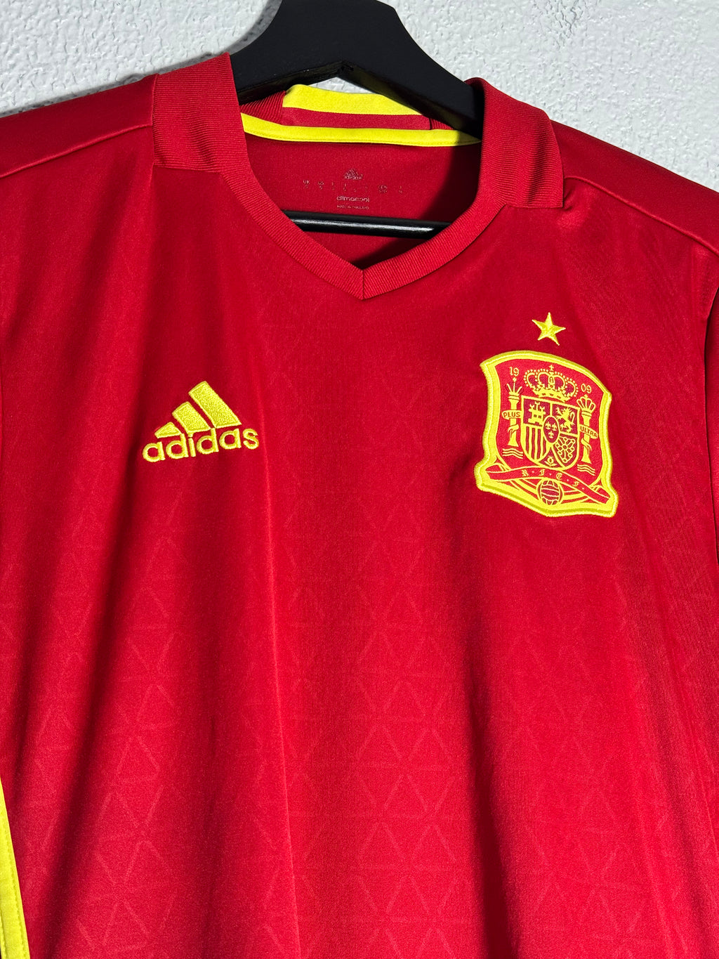 ADIDAS SPAIN 2015/16 NATIONAL TEAM HOME JERSEY SIZE SMALL