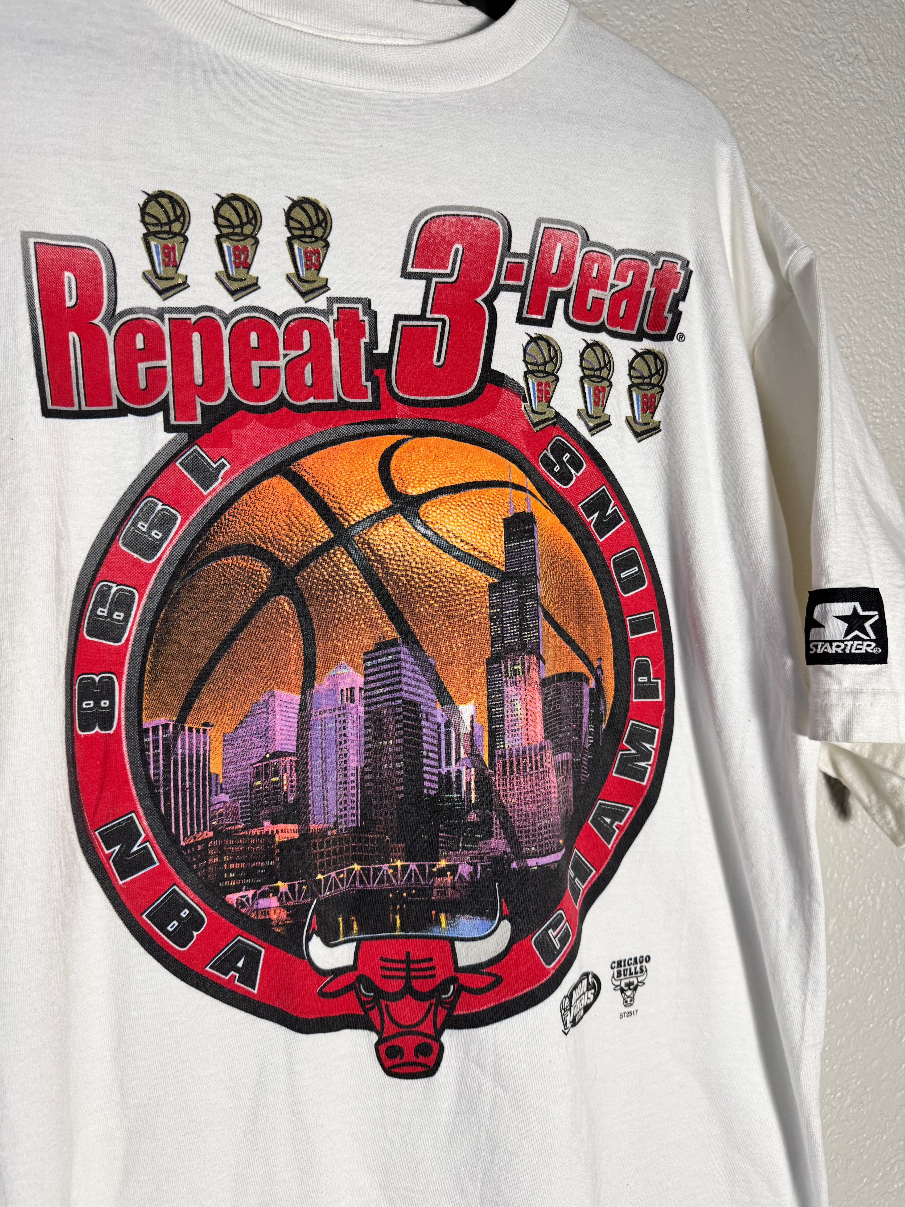 Vintage Chicago Bulls Repeat 3-Peat NBA Champions T-Shirt Size Large