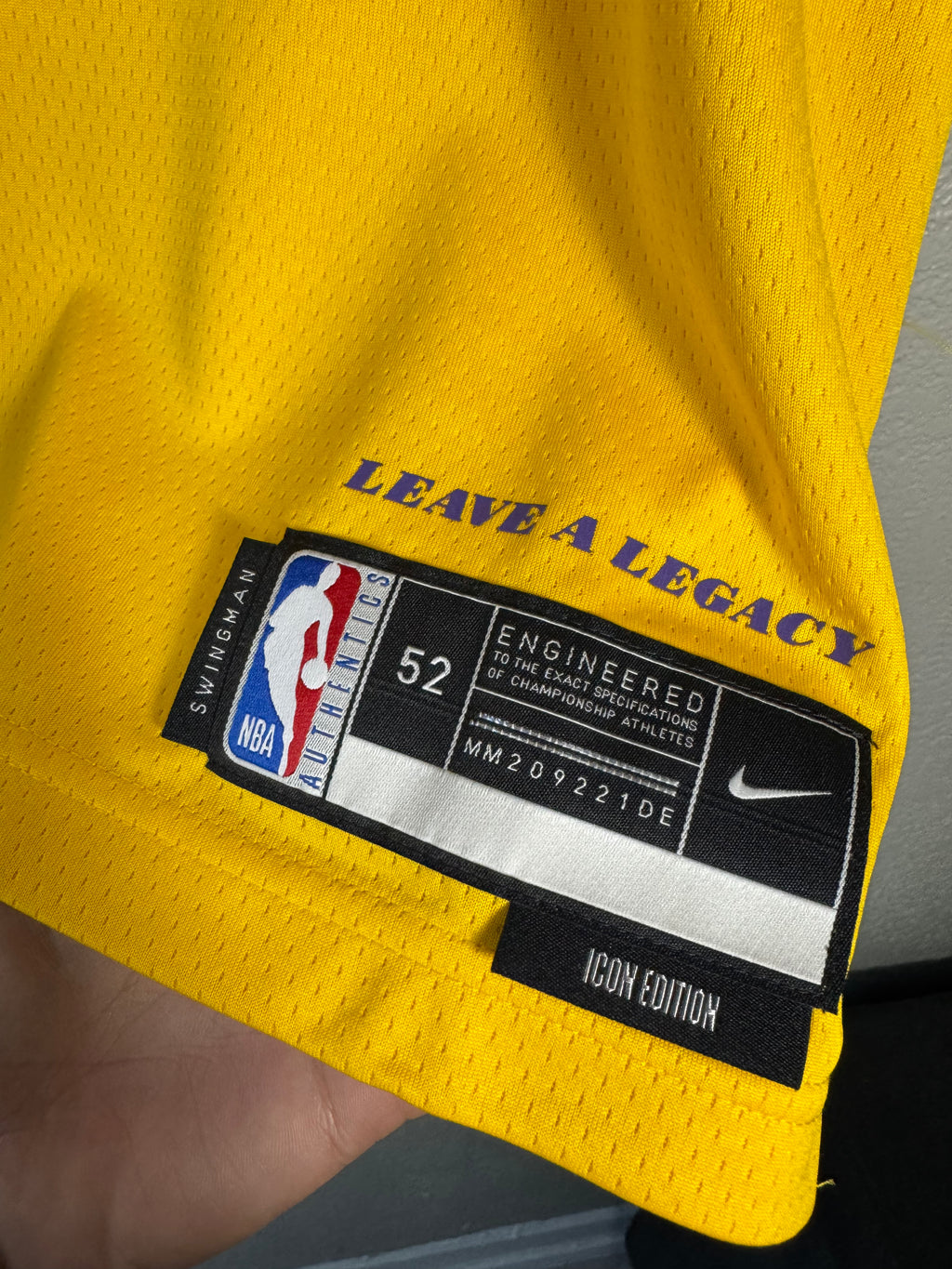 (NEW) Nike LA Lakers LeBron James Swingman Icon Edition Yellow Jersey Size XL/52