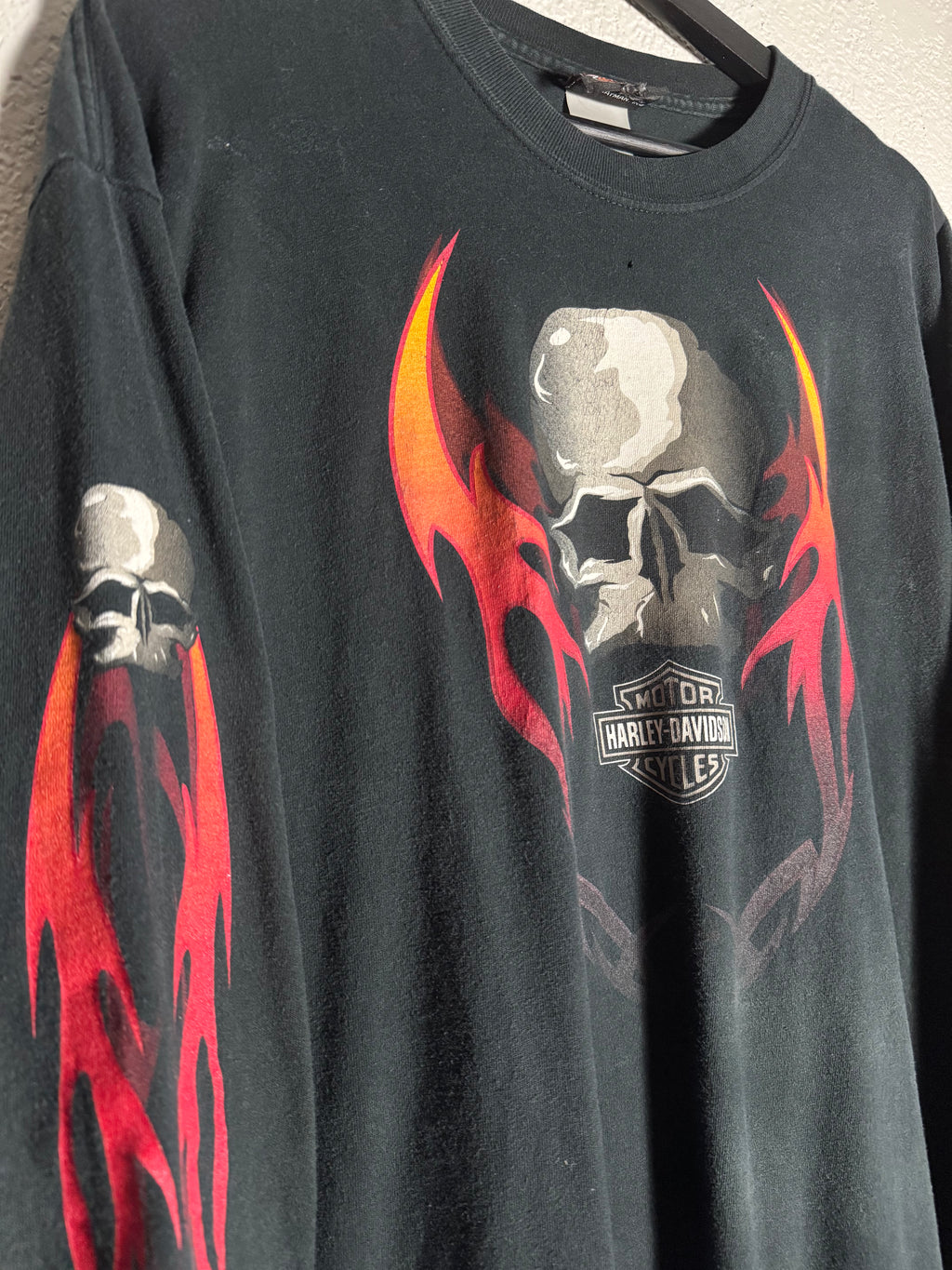 Vintage Harley Davidson 2005 Skull/Flames Long Sleeve Size XL